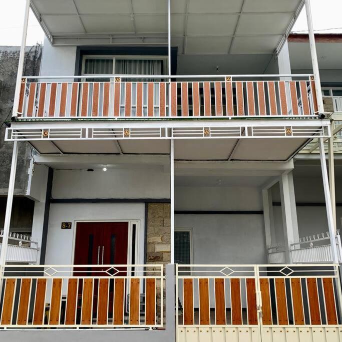 Kayz Villa Batu Dengan Kolam Renang Pribadi Batu (East Java) Exterior foto